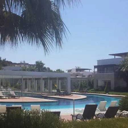 The Valley 2 Bed Spacious Facing Pool Daire Side