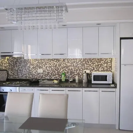 The Valley 2 Bed Spacious Facing Pool *